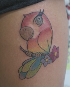 Tatuaje_loro_chica_color