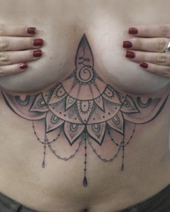 Tatuaje_mandala_pecho