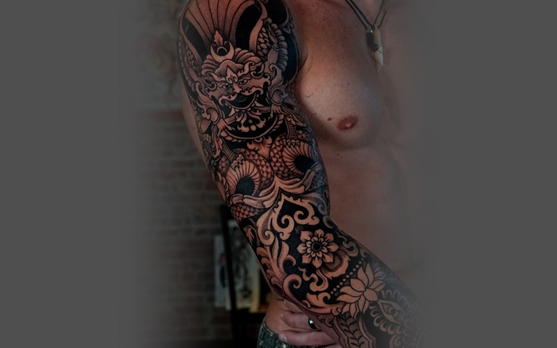 Tatuaje Esthere del Valley brazo ornamental