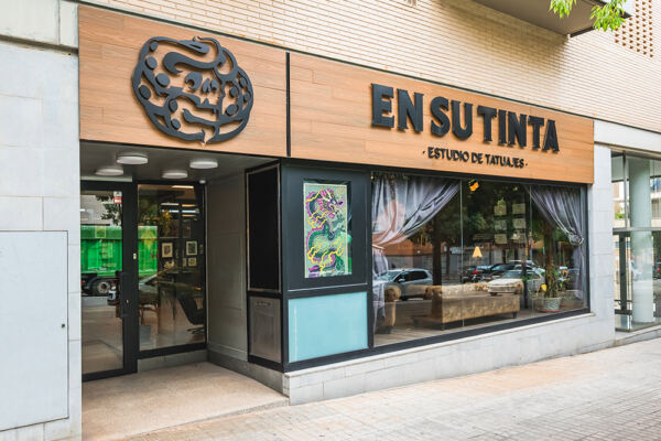 Fachada En su tinta -Estudio-