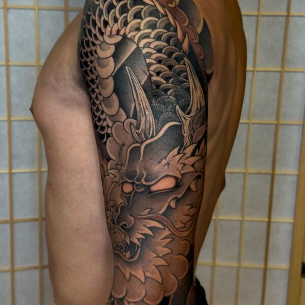 Brazo dragón blackwork