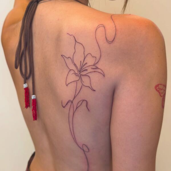 Tulipán espalda fineline